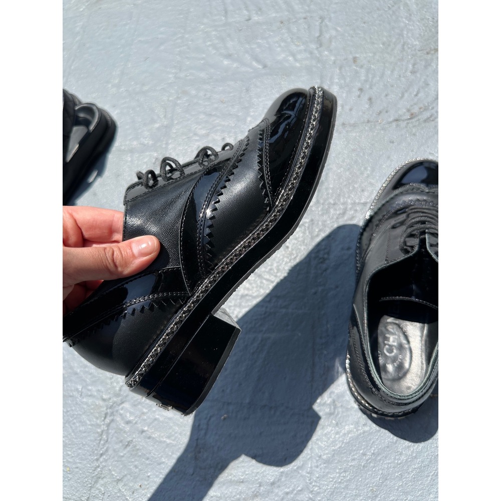 Chanel Black Leather Patent Chain Trim Wingtip Oxford Shoes womens 38.5 - Picture 13 of 16